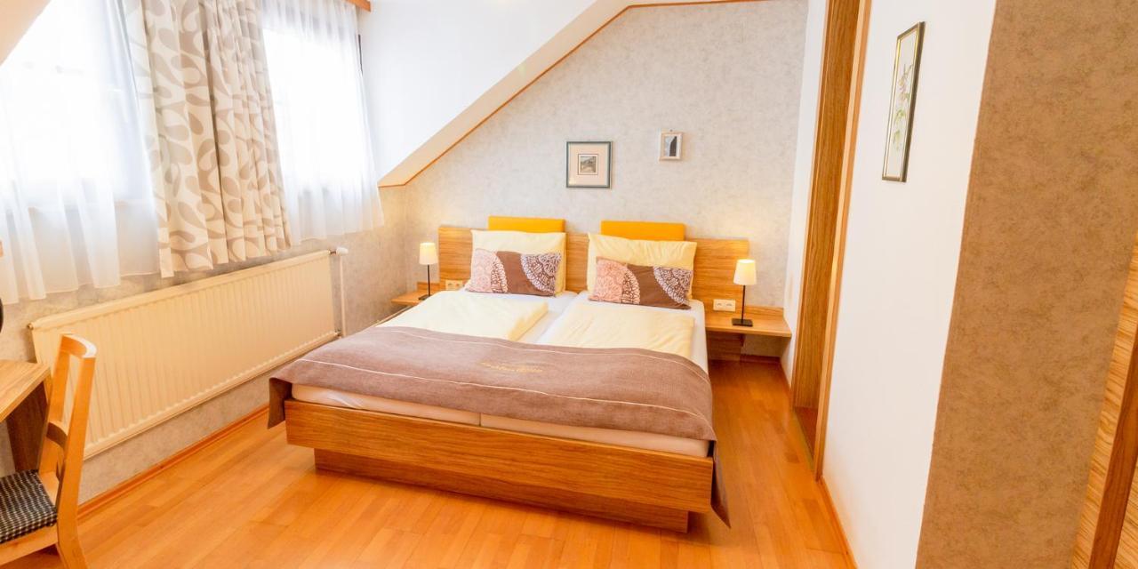 Pension Gaestehaus Heller Weissenkirchen in der Wachau Bagian luar foto